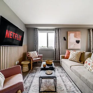 Apartment Peaceful Oasis Condo, Ac, Floor, Secure Ug Parking, Balcony, King Bed!, Edmonton