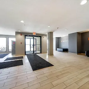Apartment Bright Luxe Condo, Ac, Floor, King Bed, Balcony!, Edmonton