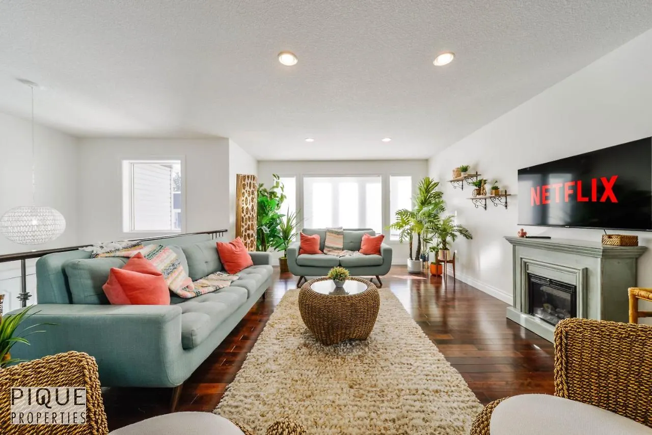 Tropical Oasis - King Beds - Free Netflix & Parking - Fast Wi-Fi Villa Edmonton 0*,